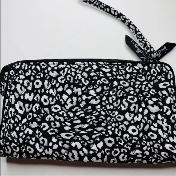 New! Vera Bradley Quilted Front Zip Wristlet Wallet in Camocat Leopard Pattern - Picture 4 of 6